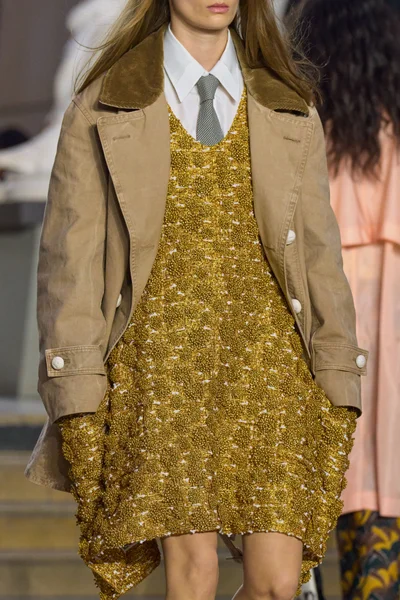 Look 30